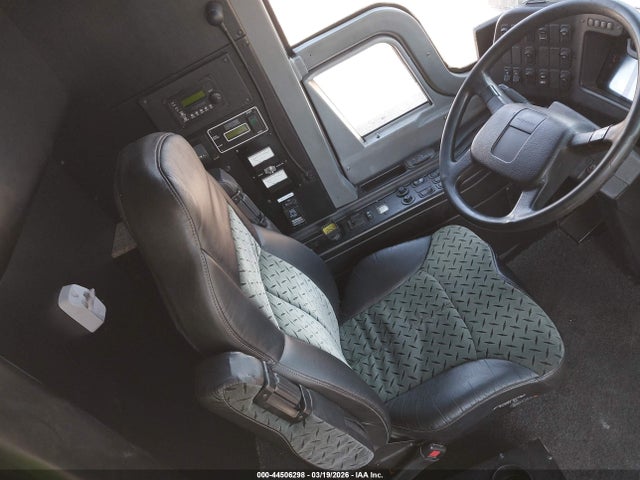 44506298 :رقم المزاد ، 2PCY3349441028236 vin ، 2004 Prevost Bus مزاد بيع
