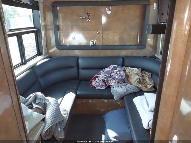 44506298 :رقم المزاد ، 2PCY3349441028236 vin ، 2004 Prevost Bus مزاد بيع