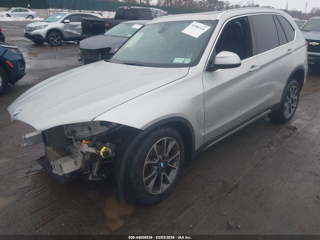2017 BMW X5 5UXKR0C3XH0V73826 Photo 1