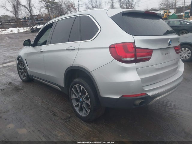 2017 BMW X5 5UXKR0C3XH0V73826 Photo 2