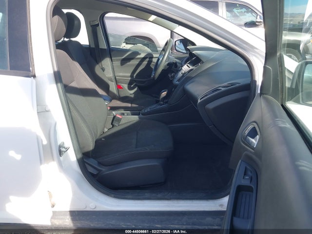 Ford FOCUS SE 2017 1FADP3K2XHL333156 Image 5