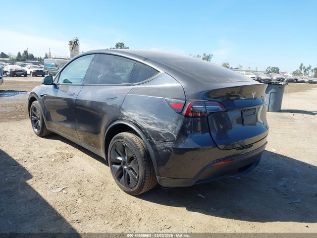 2025 TESLA MODEL Y 7SAYGAEE1SF232171 Photo 2