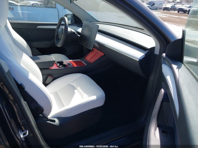 2025 TESLA MODEL Y 7SAYGAEE1SF232171 Photo 4