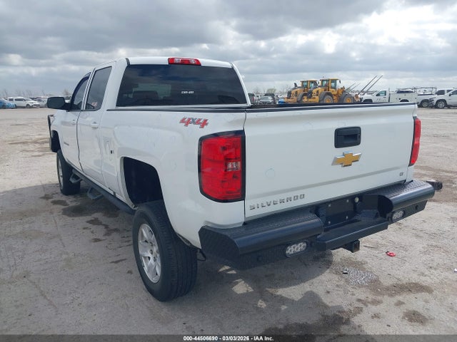 2018 CHEVROLET SILVERADO 1500 1GCUKREC0JF238500 Photo 2