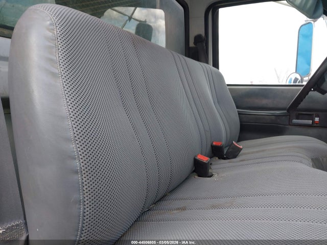 44506805 :رقم المزاد ، 1GDJ7H1C71J514670 vin ، 2001 Gmc C-series C7h042 مزاد بيع