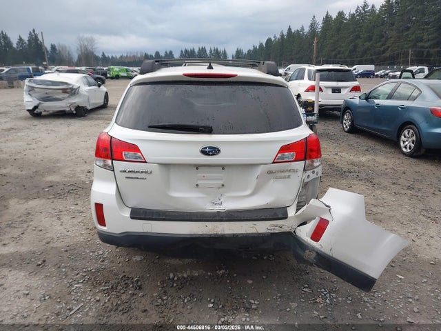 Subaru Outback 2.5i Premium 2014 4S4BRBCC7E3268402 Image 16