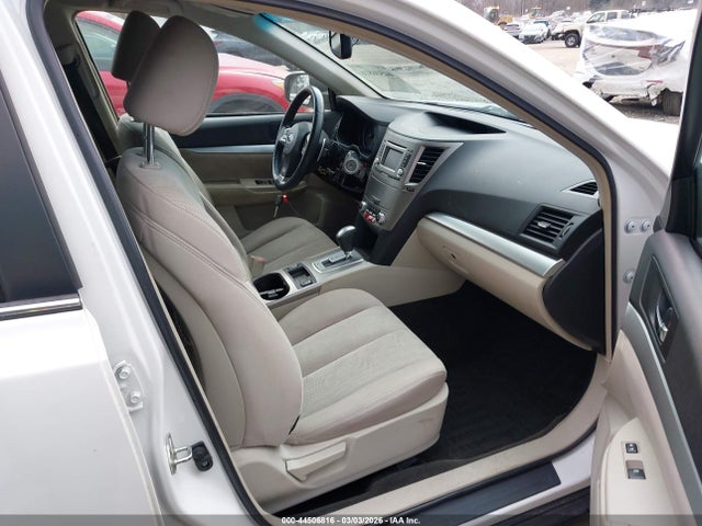 Subaru Outback 2.5i Premium 2014 4S4BRBCC7E3268402 Image 17