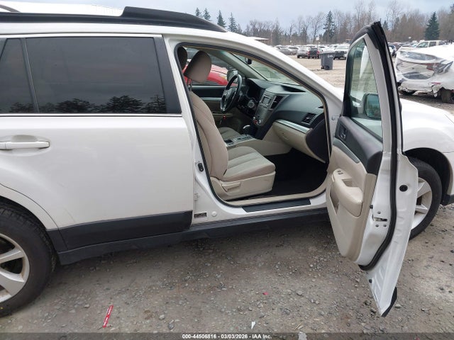 Subaru Outback 2.5i Premium 2014 4S4BRBCC7E3268402 Image 5