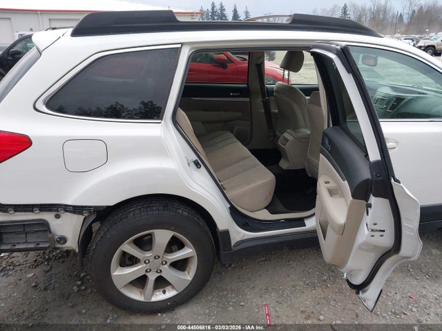 Subaru Outback 2.5i Premium 2014 4S4BRBCC7E3268402 Image 8