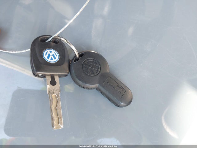 44506835 :رقم المزاد ، 3VWBB61C7WM015290 vin ، 1998 Volkswagen New Beetle مزاد بيع