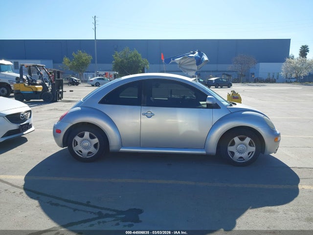 44506835 :رقم المزاد ، 3VWBB61C7WM015290 vin ، 1998 Volkswagen New Beetle مزاد بيع