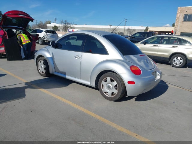 44506835 :رقم المزاد ، 3VWBB61C7WM015290 vin ، 1998 Volkswagen New Beetle مزاد بيع