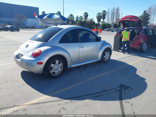 44506835 :رقم المزاد ، 3VWBB61C7WM015290 vin ، 1998 Volkswagen New Beetle مزاد بيع