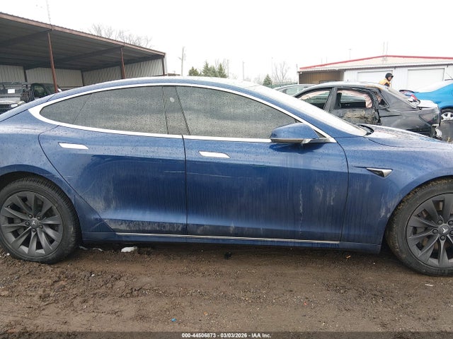 44506873 :رقم المزاد ، 5YJSA1E24JF296777 vin ، 2018 Tesla Model S 100d/75d/p100d مزاد بيع