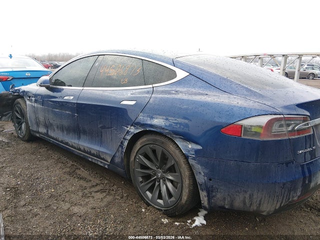44506873 :رقم المزاد ، 5YJSA1E24JF296777 vin ، 2018 Tesla Model S 100d/75d/p100d مزاد بيع