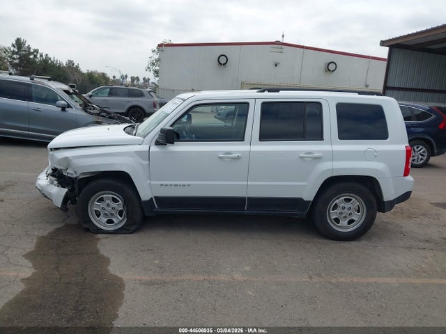 1C4NJPBA1HD116393 Jeep Patriot Sport Fwd