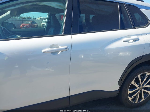 Toyota Corolla Cross Xle 2023 7MUDAAAG0PV068151 Image 20