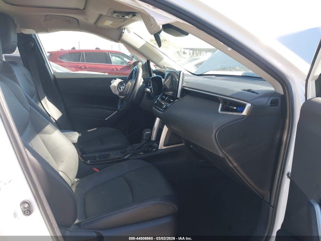 Toyota Corolla Cross Xle 2023 7MUDAAAG0PV068151 Image 5