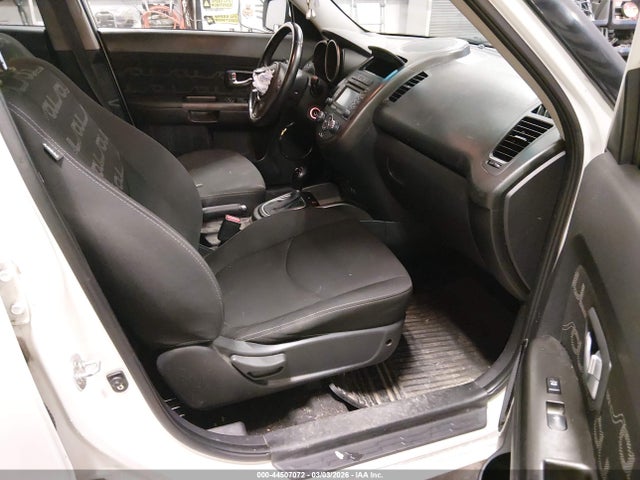 44507072 :رقم المزاد ، KNDJT2A66D7495960 vin ، 2013 Kia Soul + مزاد بيع