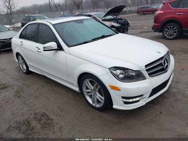 2014 MERCEDES-BENZ C 250 WDDGF4HB1EA955858