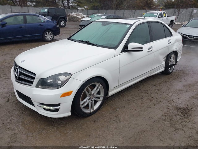 2014 MERCEDES-BENZ C 250 WDDGF4HB1EA955858 Photo 1