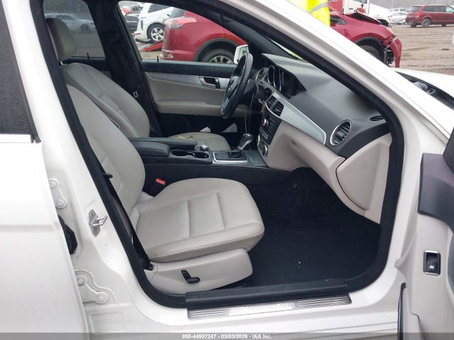 2014 MERCEDES-BENZ C 250 WDDGF4HB1EA955858 Photo 4