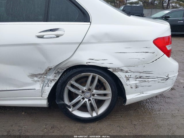 2014 MERCEDES-BENZ C 250 WDDGF4HB1EA955858 Photo 5