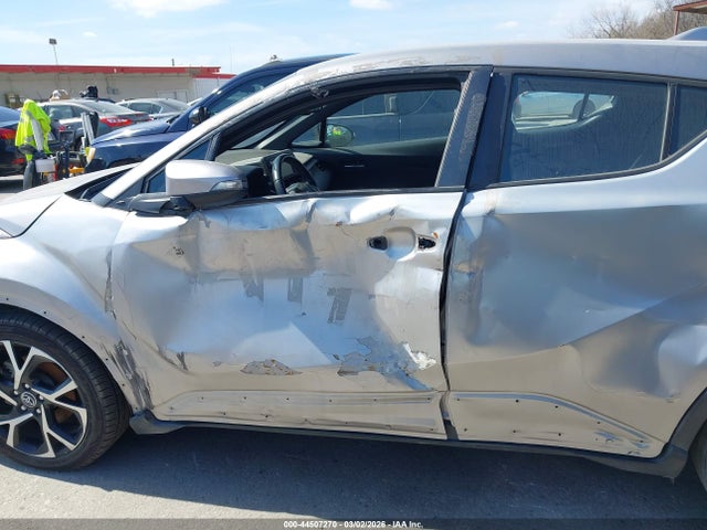 Toyota C-HR XLE 2018 NMTKHMBX2JR044212 Image 14