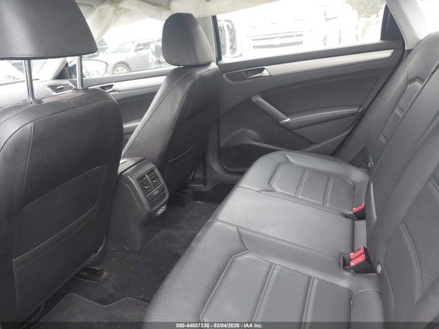 1VWLA7A30KC005435 Volkswagen Passat 2.0t Wolfsburg Edition
