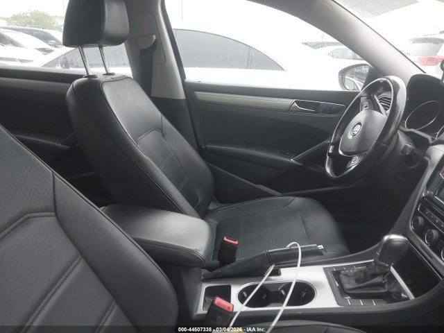 1VWLA7A30KC005435 Volkswagen Passat 2.0t Wolfsburg Edition