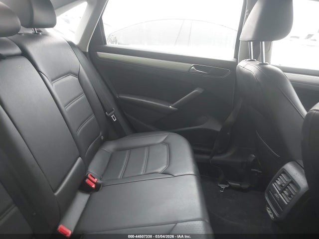 1VWLA7A30KC005435 Volkswagen Passat 2.0t Wolfsburg Edition