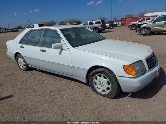 1993 MERCEDES-BENZ 400 WDBGA43E8PA098711