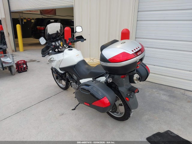 2011 SUZUKI DL650 JS1VP54B5B2100381 Photo 3