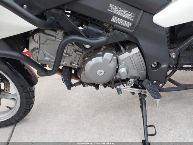 2011 SUZUKI DL650 JS1VP54B5B2100381 Photo 7