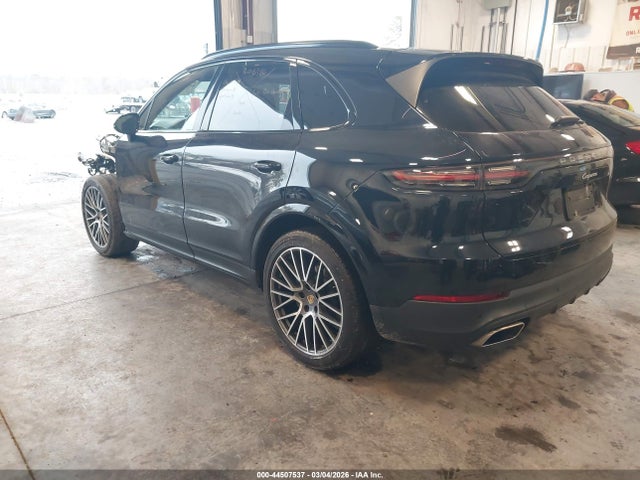 2021 PORSCHE CAYENNE WP1AA2AY9MDA05020 Photo 2