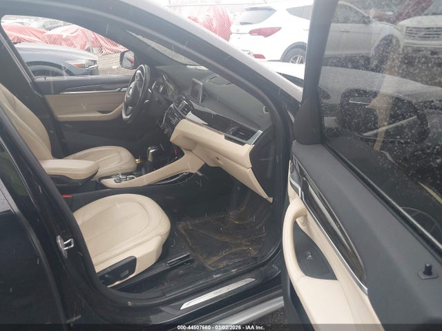 2016 BMW X1 WBXHT3C33G5E47989 Photo 4