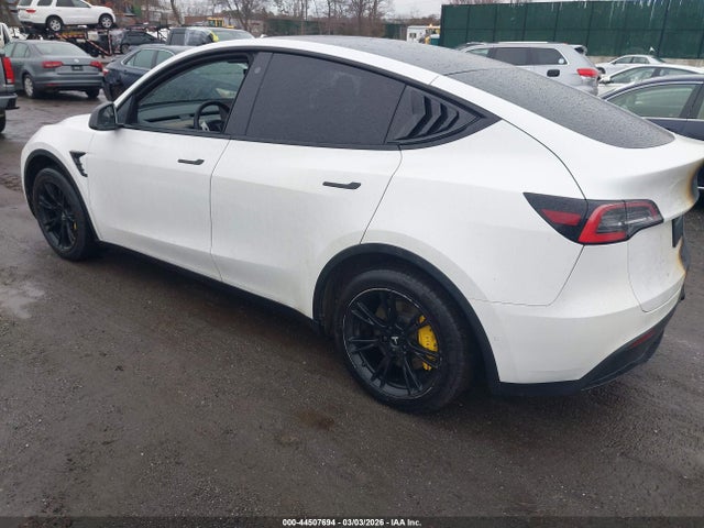 2021 TESLA MODEL Y 5YJYGDEE5MF185082 Photo 2