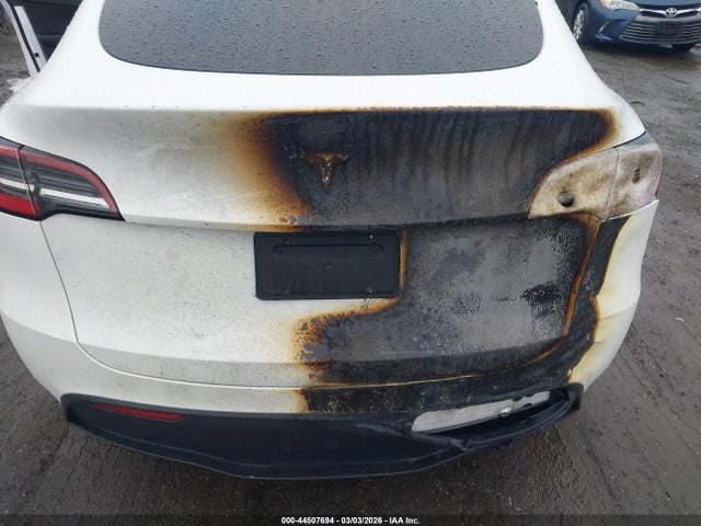 2021 TESLA MODEL Y 5YJYGDEE5MF185082 Photo 5