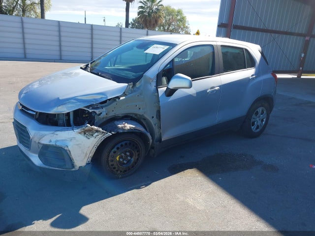 Chevrolet TRAX LS 2017 3GNCJKSB9HL239783 Image 2