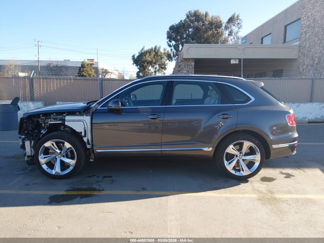 Bentley Bentayga V8 2019 SJAAM2ZV3KC025982 Image 15