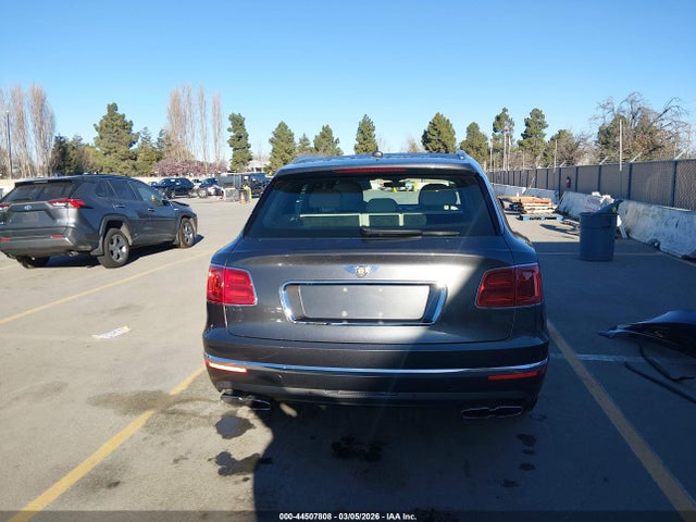 Bentley Bentayga V8 2019 SJAAM2ZV3KC025982 Image 17