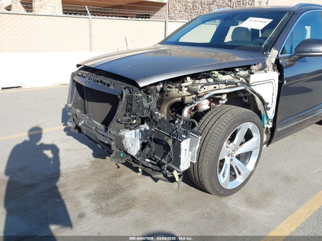 Bentley Bentayga V8 2019 SJAAM2ZV3KC025982 Image 18