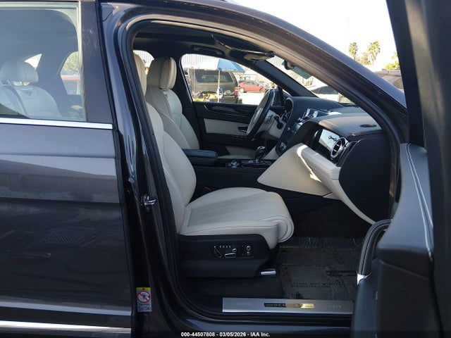 2019 BENTLEY BENTAYGA SJAAM2ZV3KC025982 Photo 4