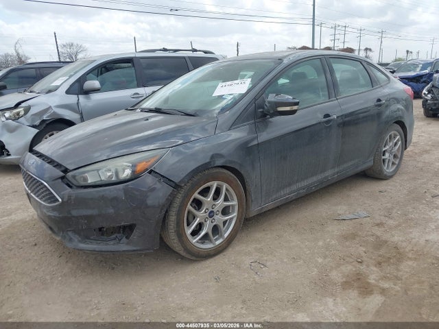 Ford FOCUS SE 2015 1FADP3F26FL220750 Image 2