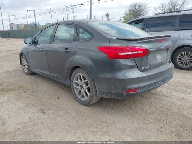Ford FOCUS SE 2015 1FADP3F26FL220750 Image 3