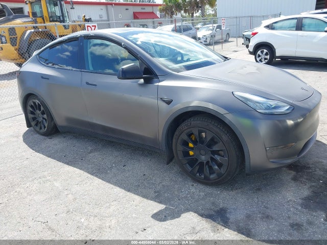 2021 TESLA MODEL Y 5YJYGDEE8MF115589 Photo 0