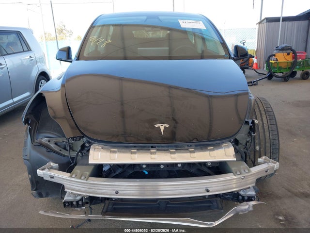 44508052 :رقم المزاد ، 7SAYGDEE9NF352273 vin ، 2022 Tesla Model Y Long Range Dual Motor All-wheel Drive مزاد بيع