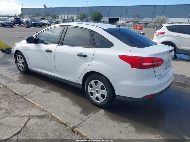 Ford FOCUS S 2017 1FADP3E28HL211438 Image 3