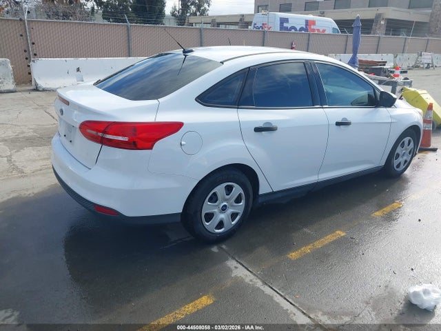 Ford FOCUS S 2017 1FADP3E28HL211438 Image 4
