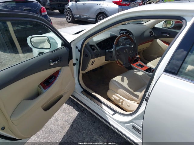 44508110 :رقم المزاد ، JTHBK1EG1B2417700 vin ، 2011 Lexus Es 350 مزاد بيع